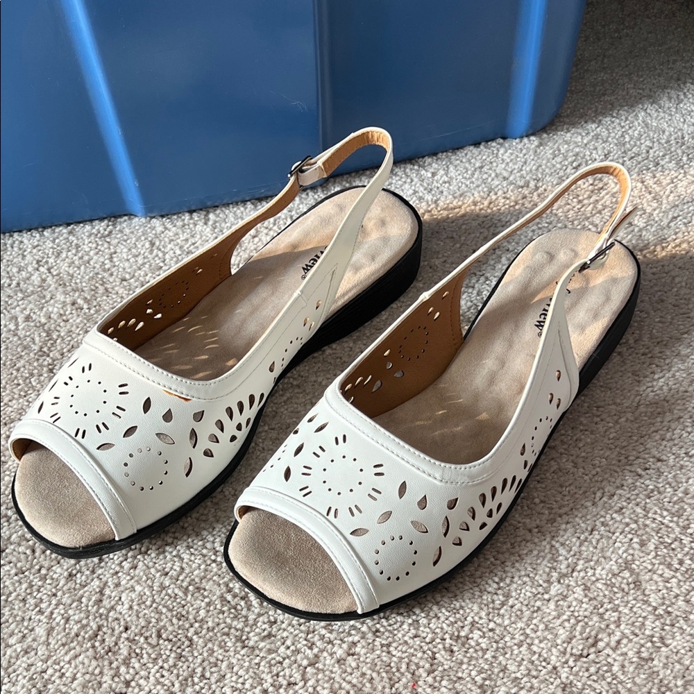Comfortview White Cutout Slingback Sandals
